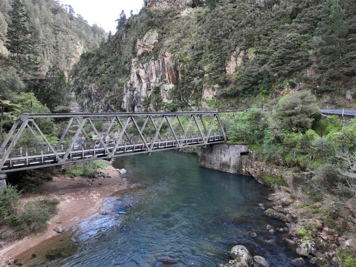 Karangahake Riverside Accommodation מראה חיצוני תמונה